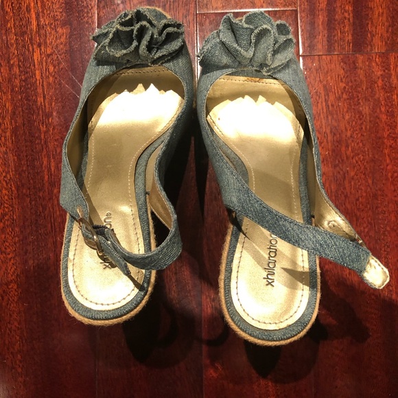 Xhilaration Denim Wedge Shoe, 8 1/2 - Picture 3 of 5
